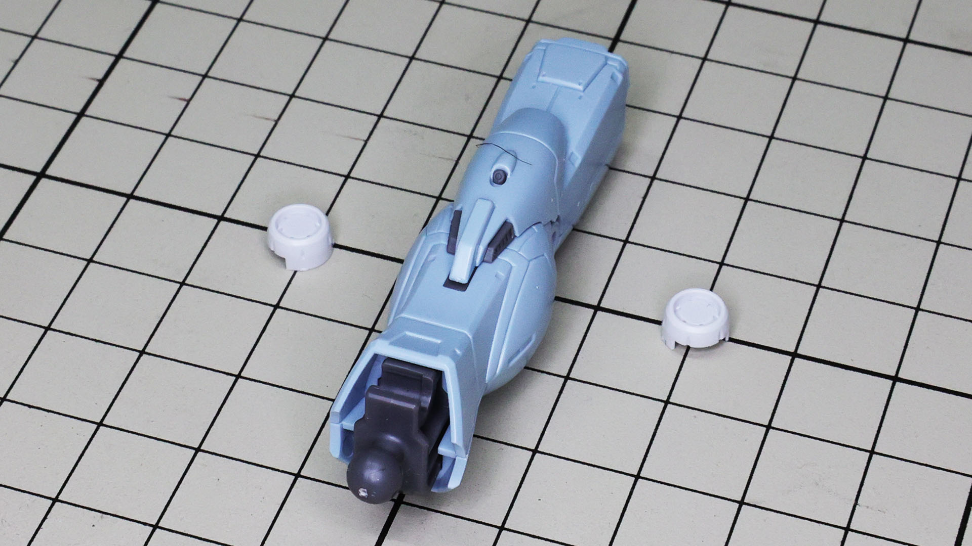 腕部同様関節部の丸いパーツは別になっています