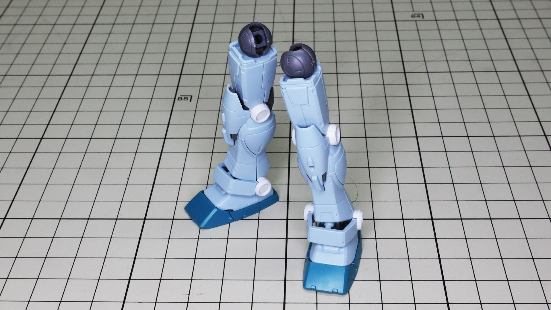 こちらも腕部同様バランスのいい脚部が完成します