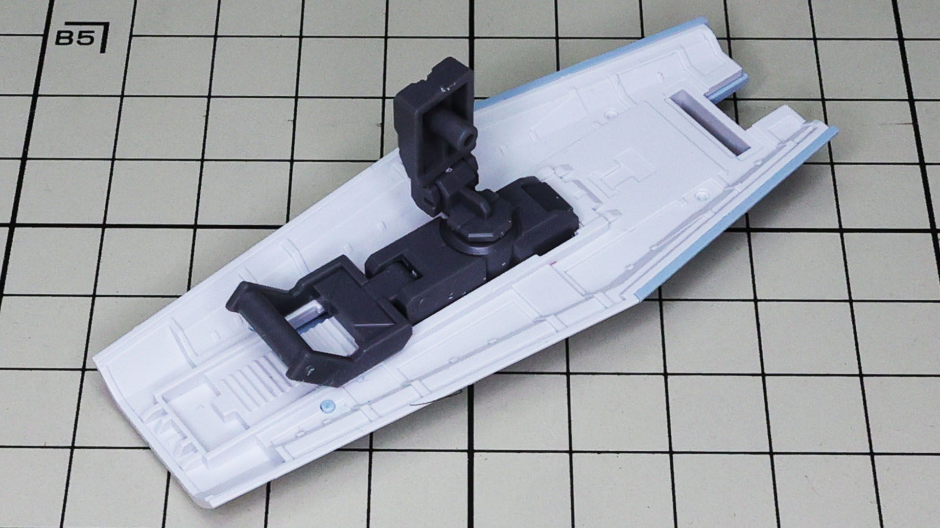 上側のスリットにバズーカを設置してみたいですね