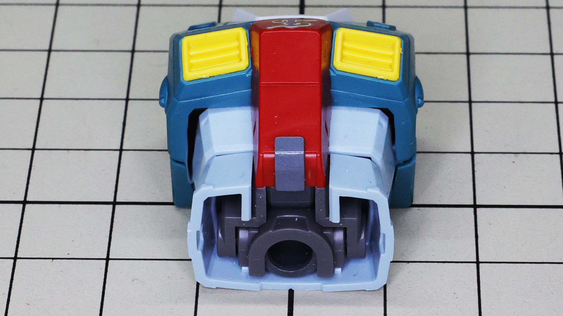 さらに貼り忘れていたコクピットハッチ下のシール（グレー）も貼りました