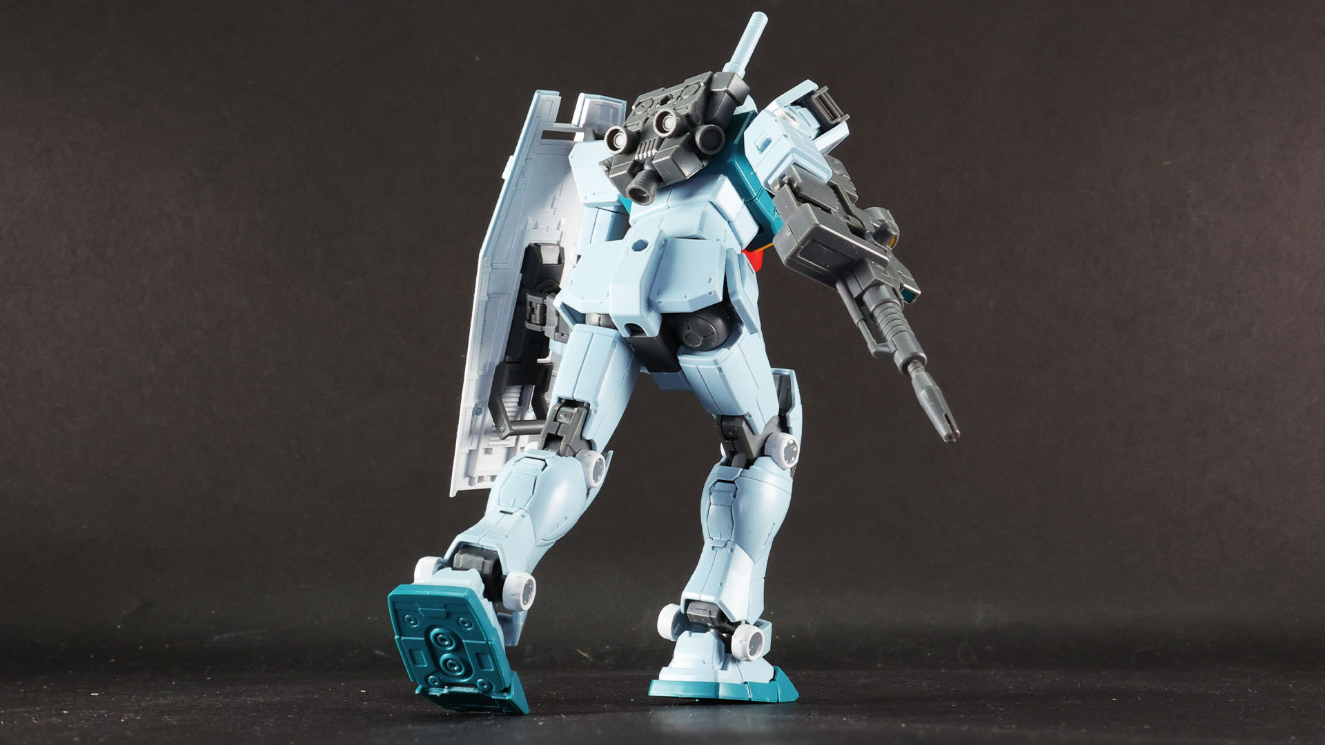 つま先可動で歩行ポーズにも説得力が増します