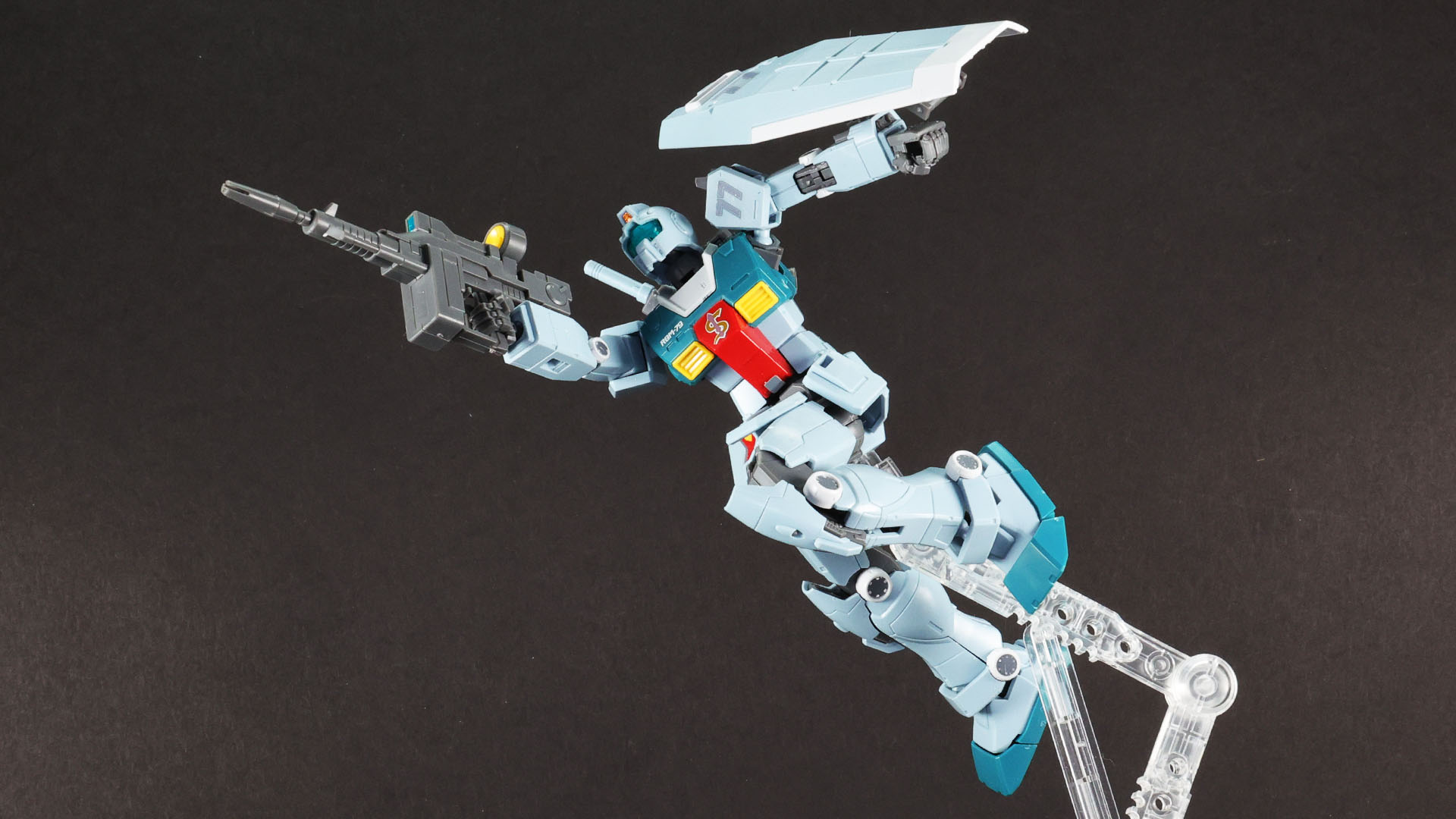 膝もぐいっと曲げられ高いアクション性を感じられます