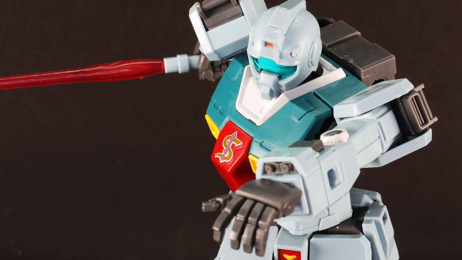 左腕・前腕にあるガトリングガン一斉射！