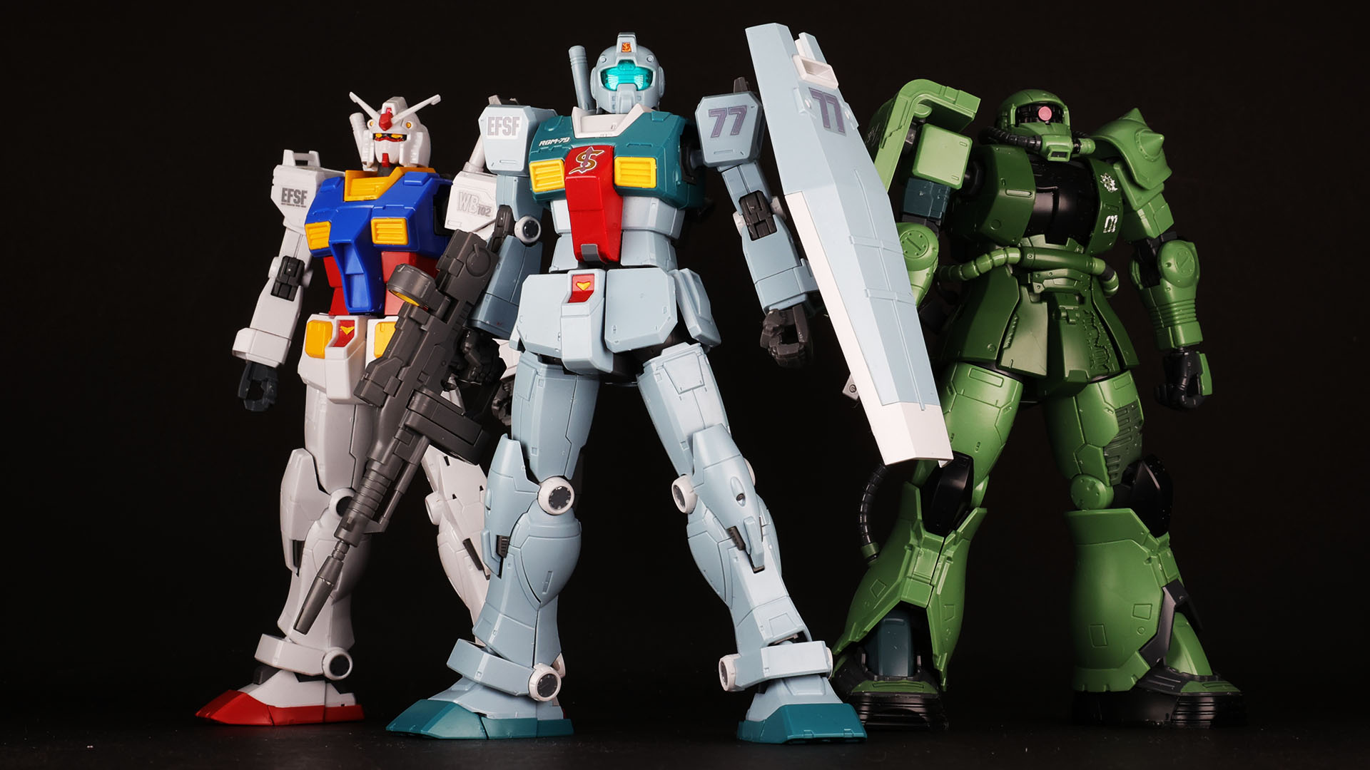 左からアムロのガンダム、中央がスレッガーのジム、右がドアンのザク