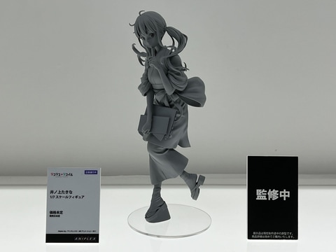 アニメ「リコリス・リコイル」より、千束とたきなのフィギュアが喫茶服