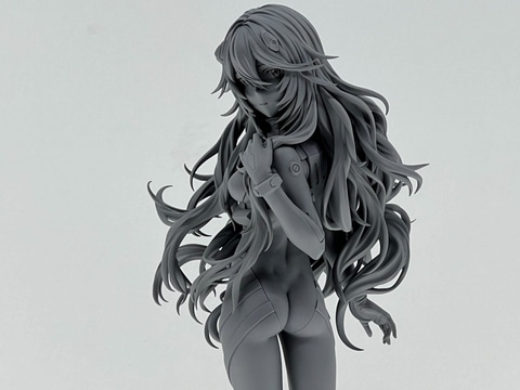 シン・エヴァンゲリオン劇場版」より、ロングヘアの綾波のフィギュアが