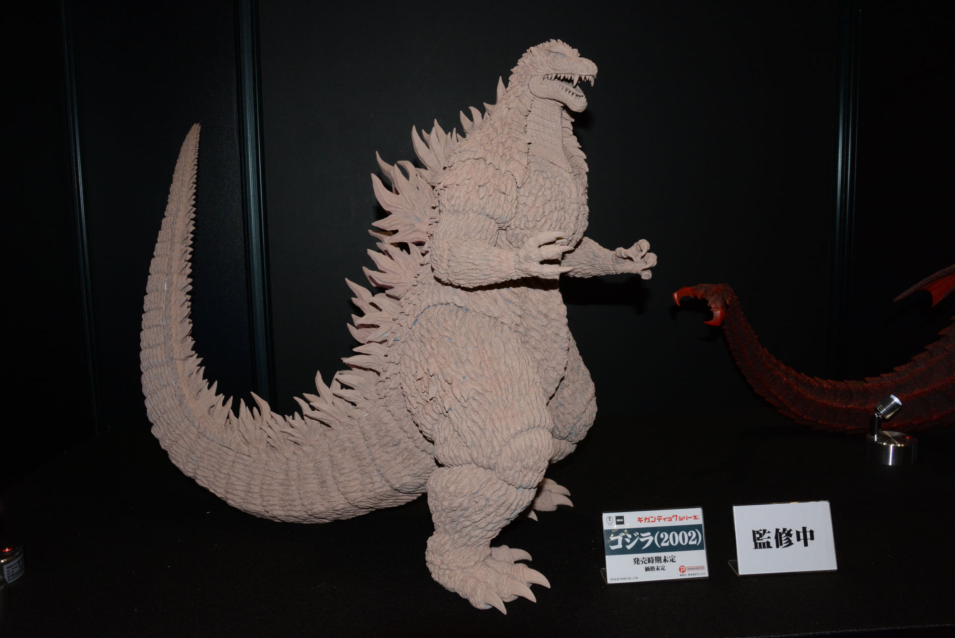 「ギガンティックシリーズ ゴジラ(2002)」。全高50cm、ディテールの表現や、スタイリングなど、ゴジラファンにとって宝物と言える商品となるだろう