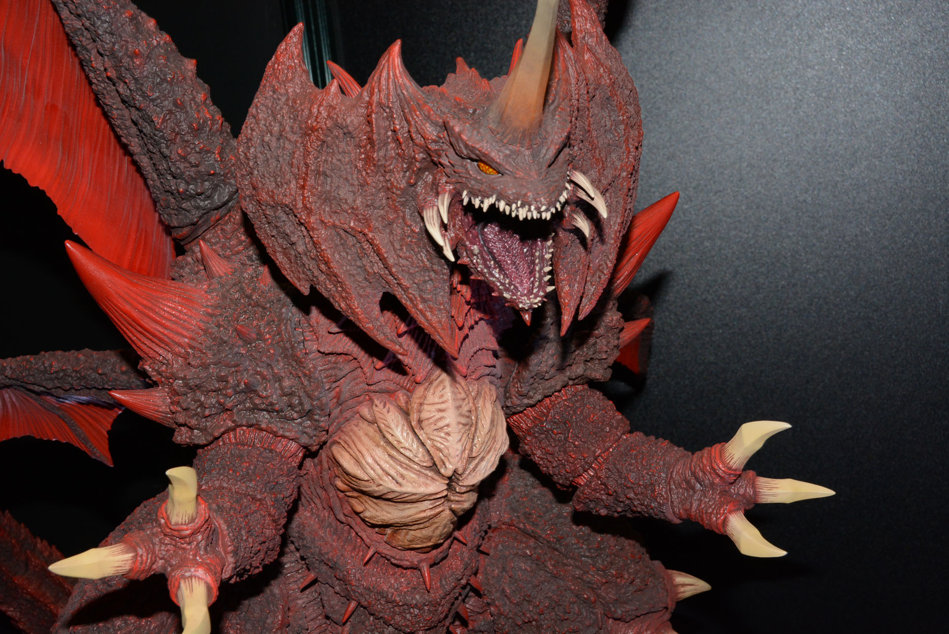 ガレージキットはかなり高い技術を求められるが、完成品でこのクオリティのフィギュアが入手できるというのは、大きな魅力だろう