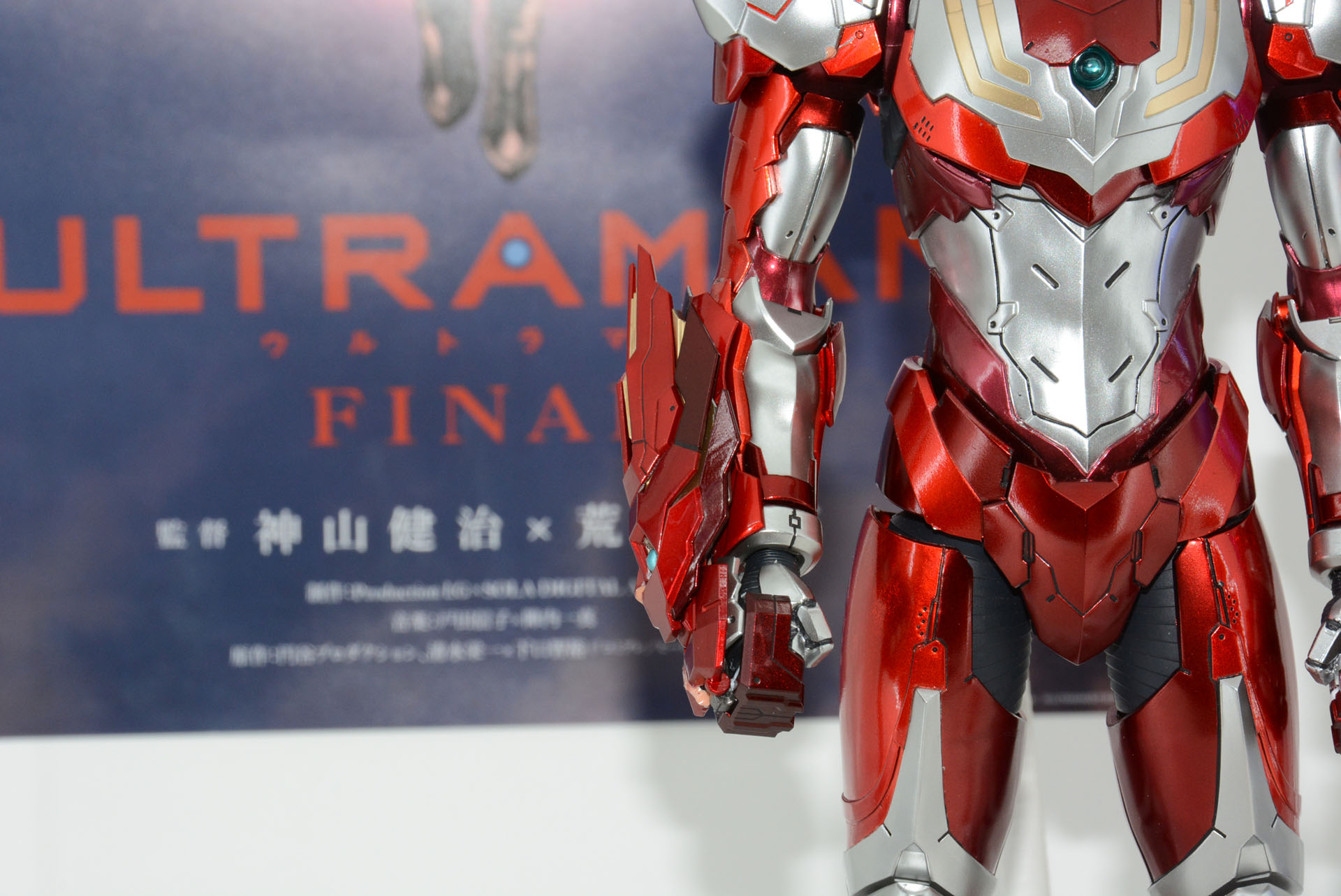 腕と肩にオリジナル装備がある。メタリックな塗装が美しい