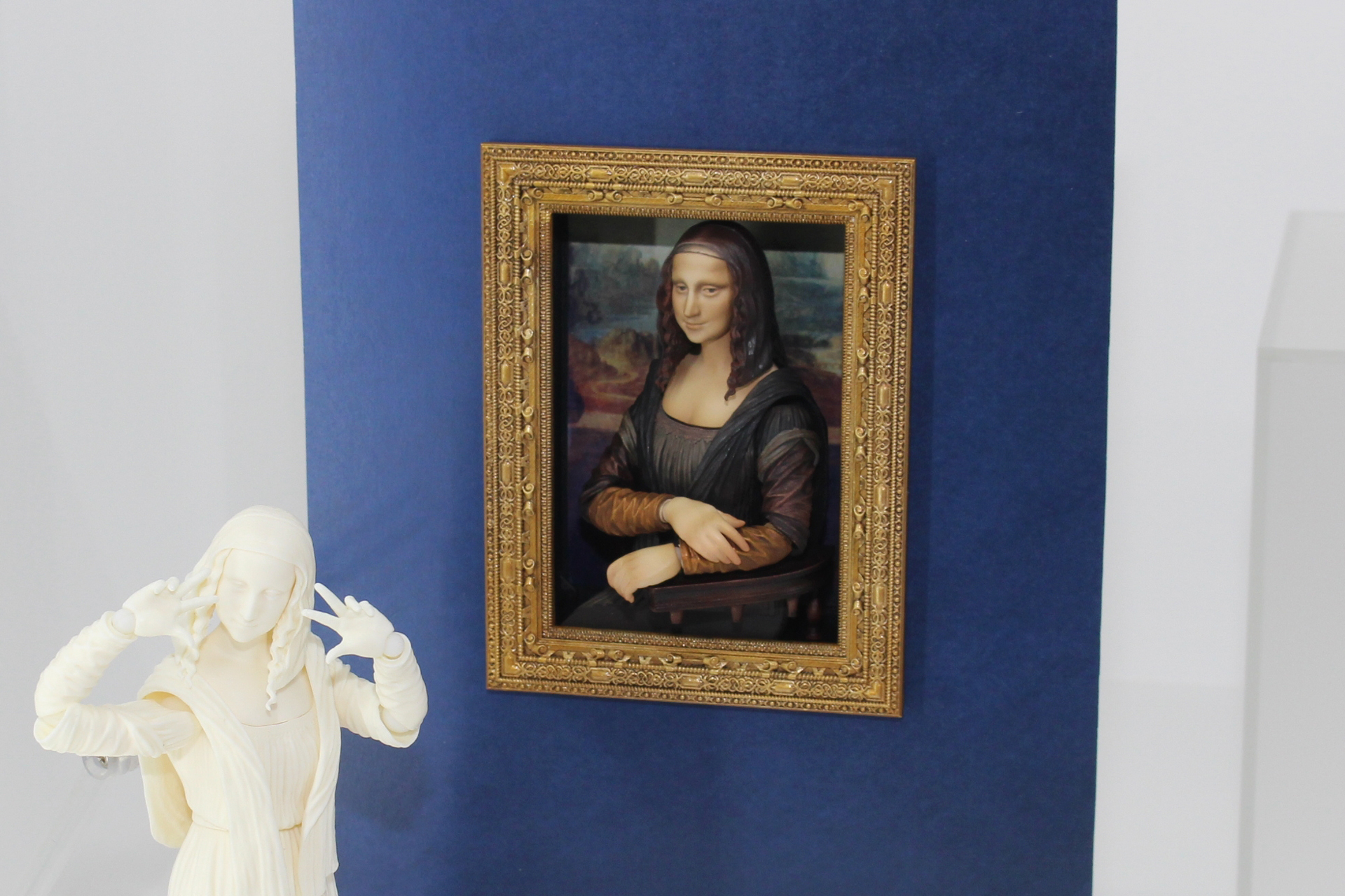 画の中の姿も立体で忠実に再現