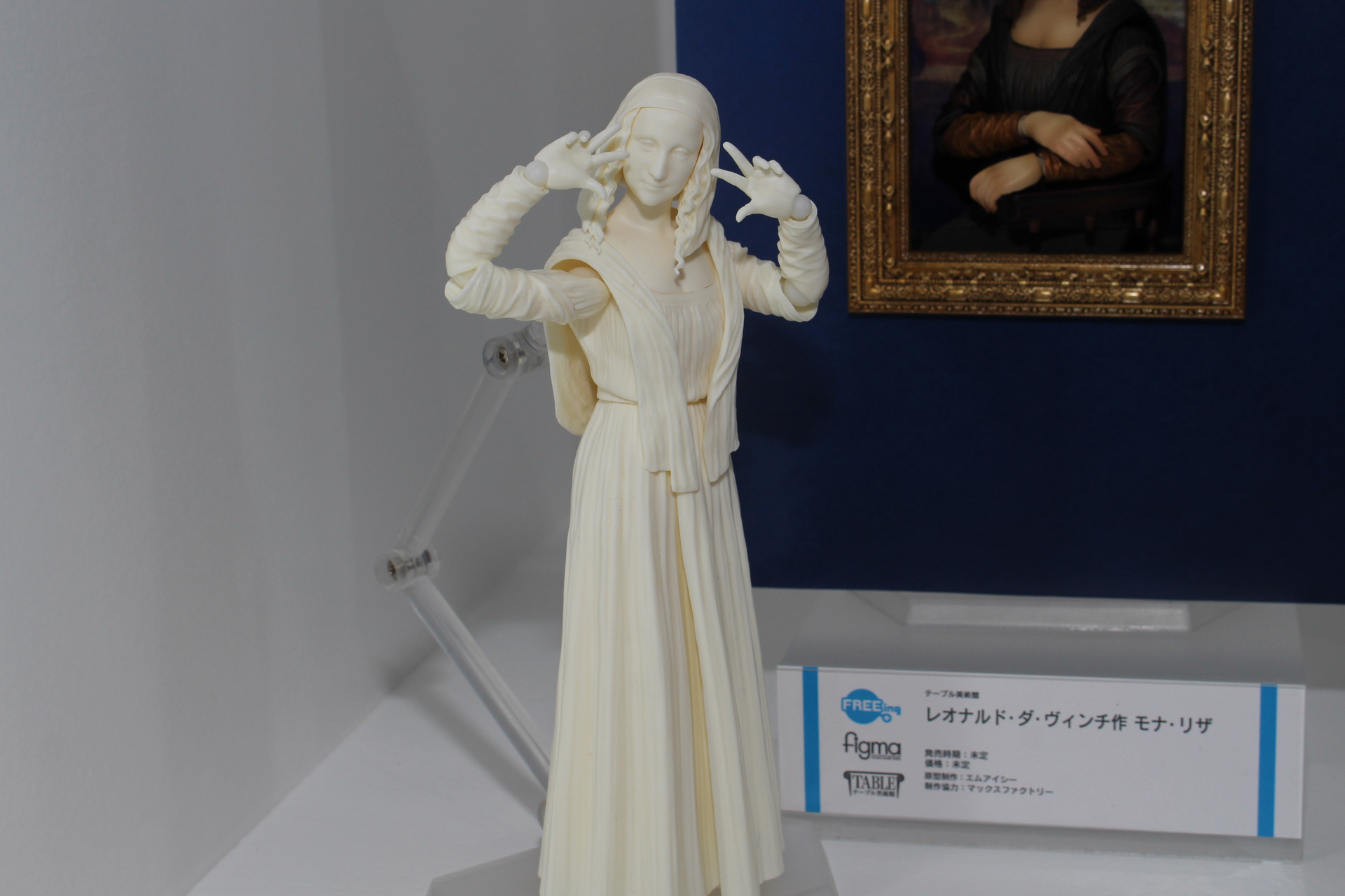 おなじみの微笑みでこのポーズ。なんだか可愛い