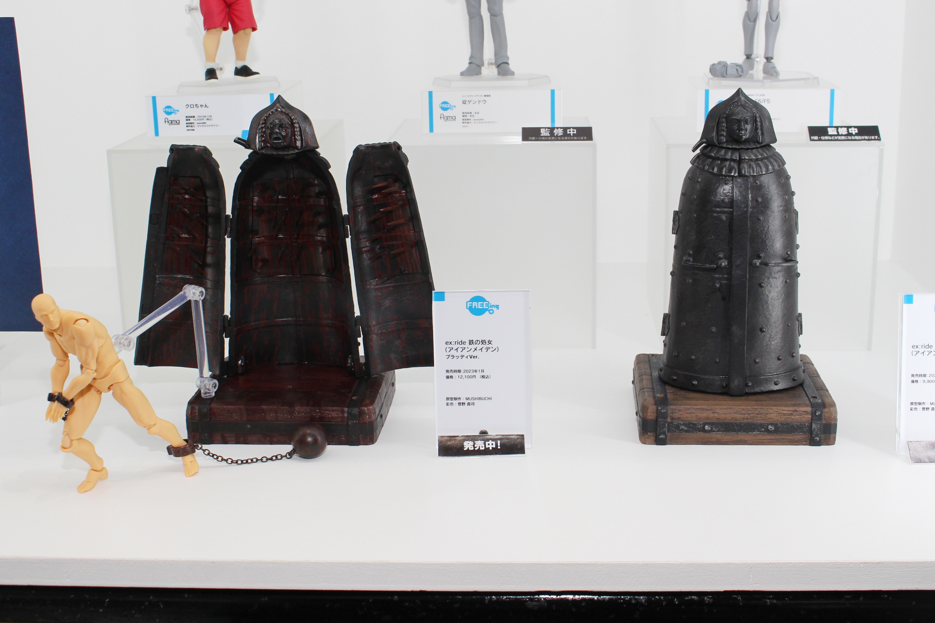 「ex:ride 鉄の処女（アイアンメイデン） ブラッディVer.」（左）。1月発売、価格は12,100円（税込）、「ex:ride 鉄の処女（アイアンメイデン）」（右）。1月発売、価格は9,900円（税込）