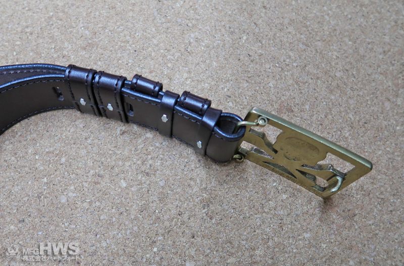 折り返してウェストを調整可能