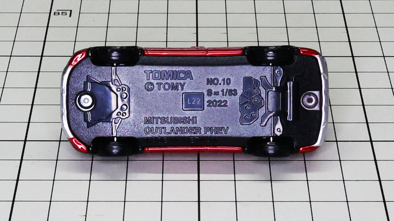 底面：前後独立モーターで駆動することがわかる