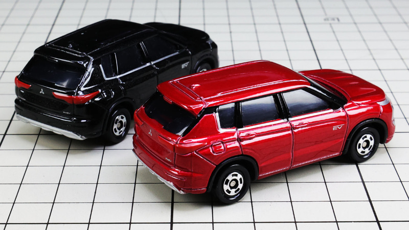 並んで走らせると迫力があります