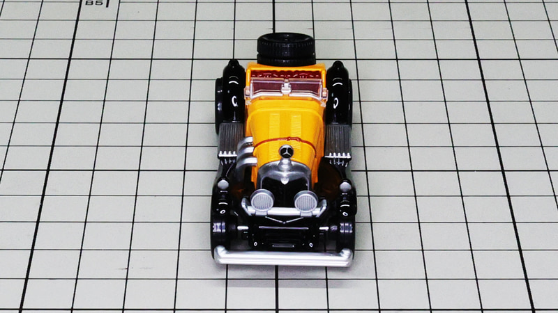 フロント：クラシックレーシングカーを体現するフロント