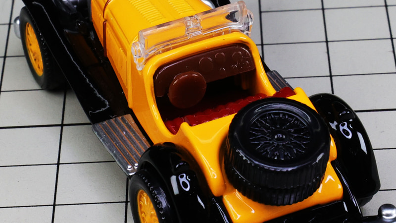 スペアタイヤは2段、ワイヤーホイールもぬかりなく！