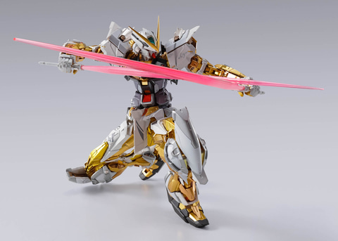 BANDAI - L BUILD ガンダムアストレイ ゴールドフレーム　オルタナ Ver. 蘇りし金色の試作機。「METAL BUILDガンダムアストレイ ゴールド
