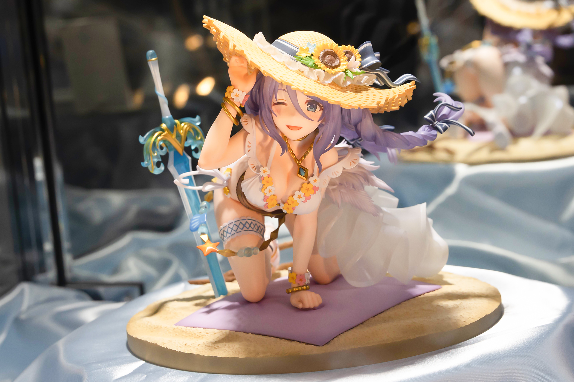 フィギュアのサイズは、全高は約135mm、全幅は約175mmだ。