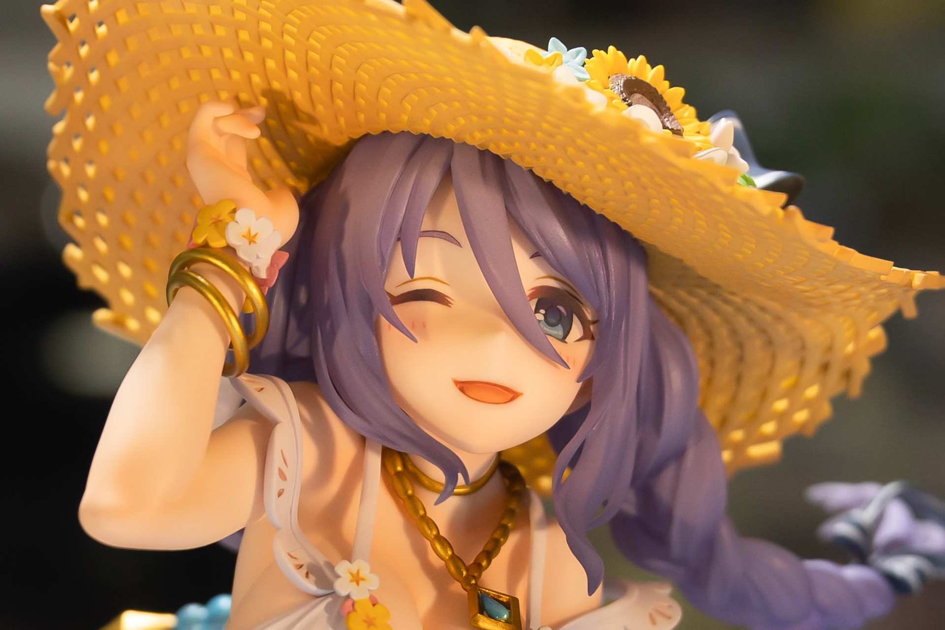 やや下側から見たショット。この角度からだと若干幼く見えるから不思議だ