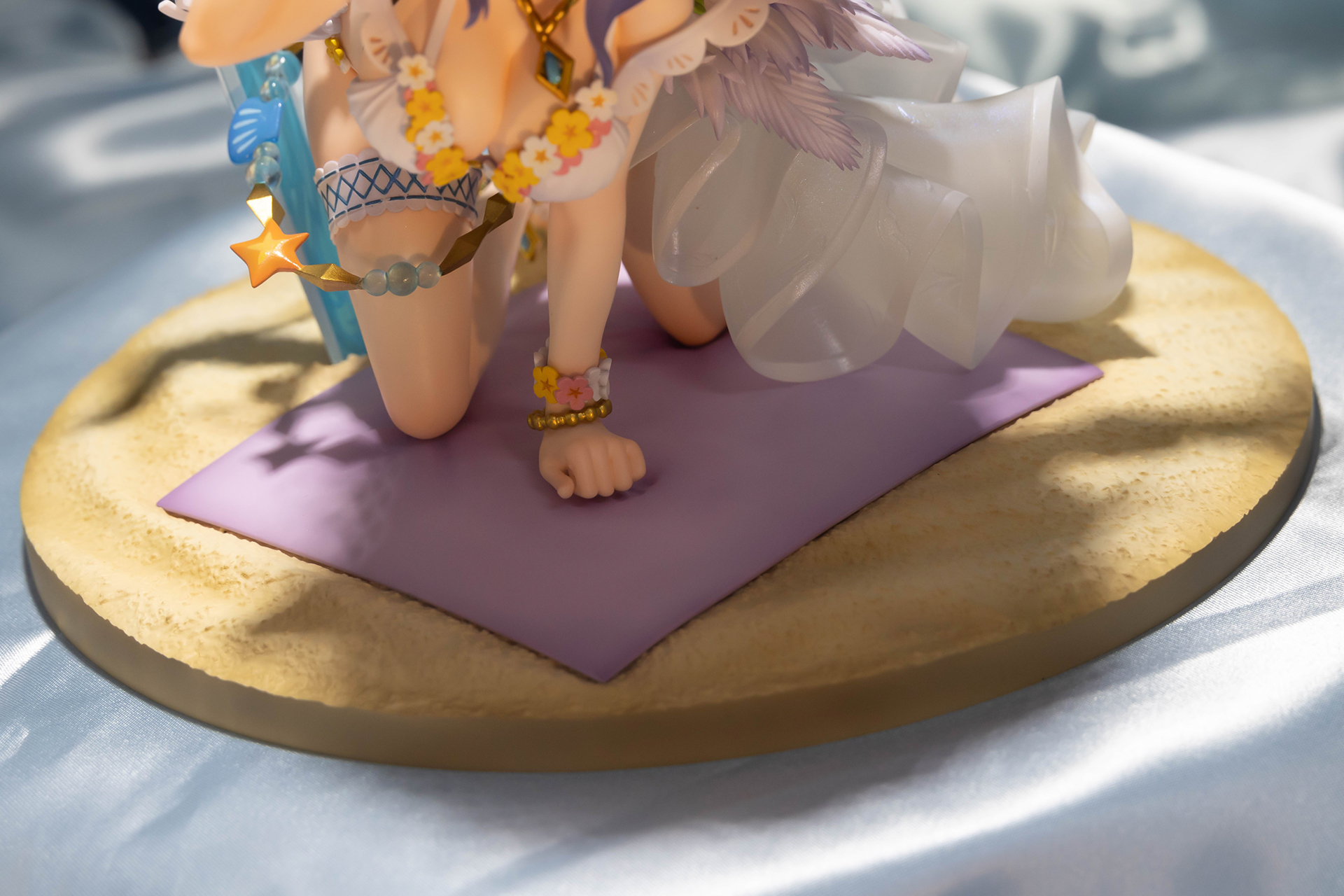 台座部分もなかなか凝っており、こちらも夏の雰囲気をうまく演出してくれている