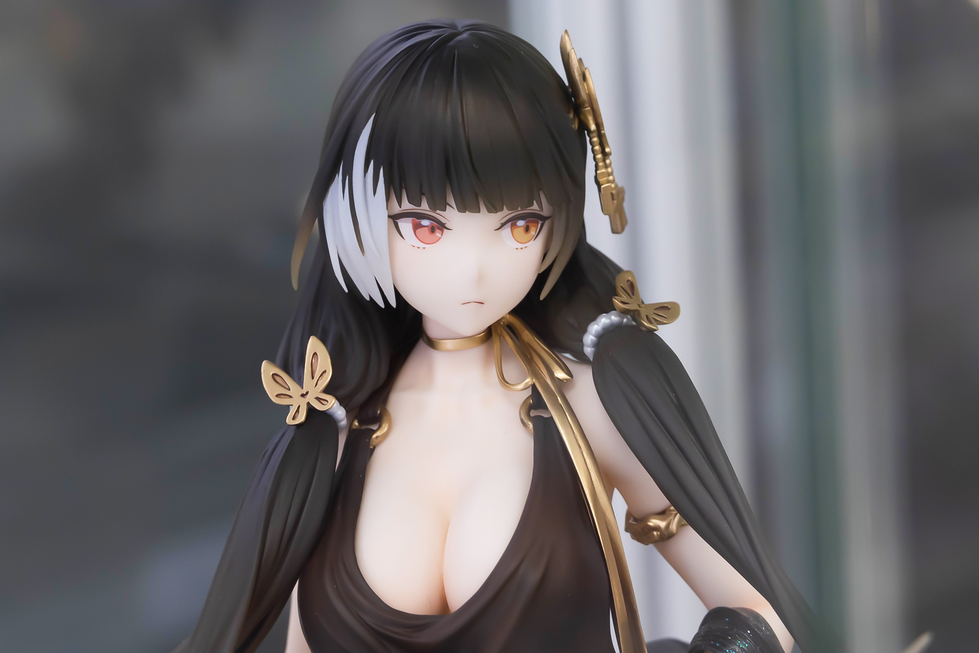 一見同じに見えるが、左右の虹彩色が異なっている