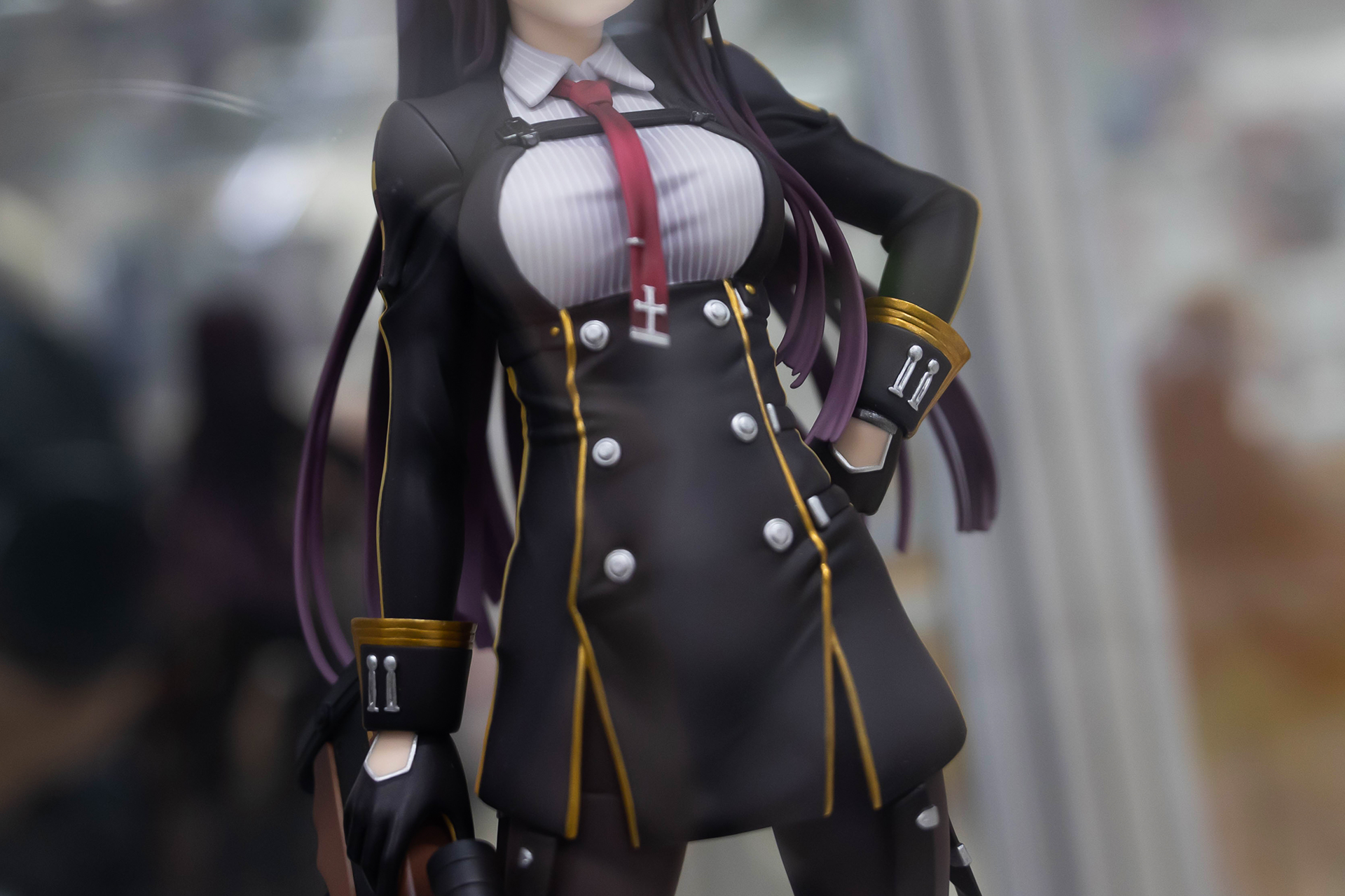 ノーマルの戦闘服ということで、全体としてはシュッとしたスタイルの衣装になっている