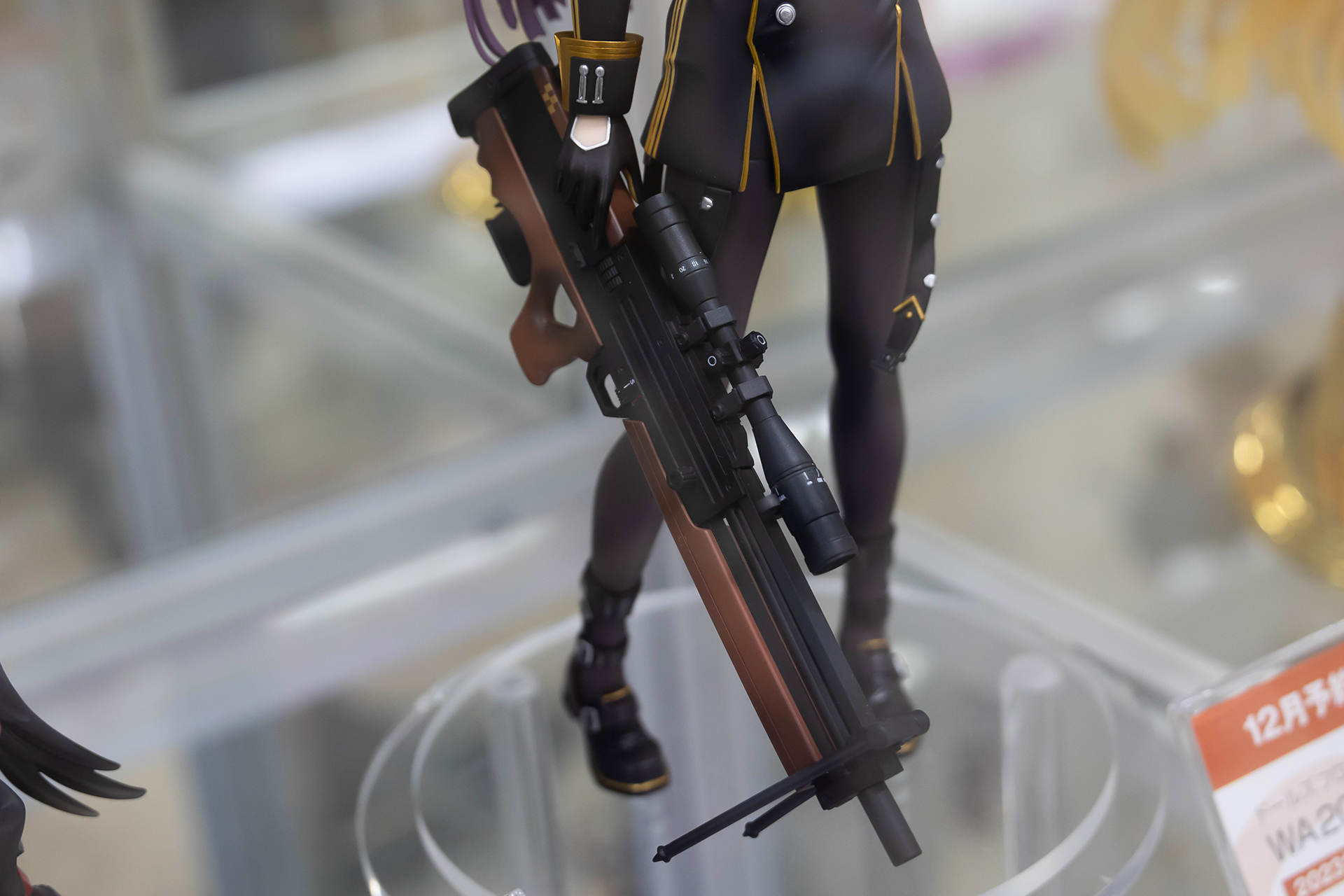 手に持った狙撃銃のワルサーWA2000もかなり良くできている