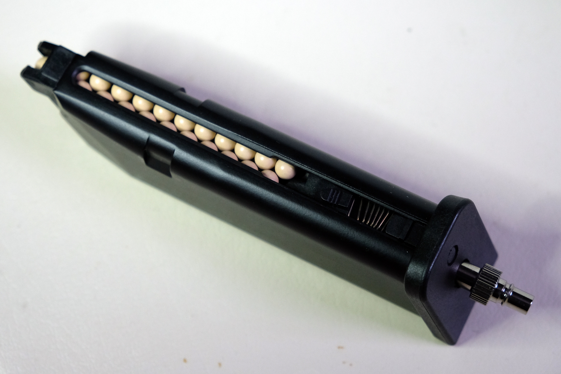 カプラプラグ Type3 セット Ver.2 （6mmホース用）を取り付けた状態のマガジン