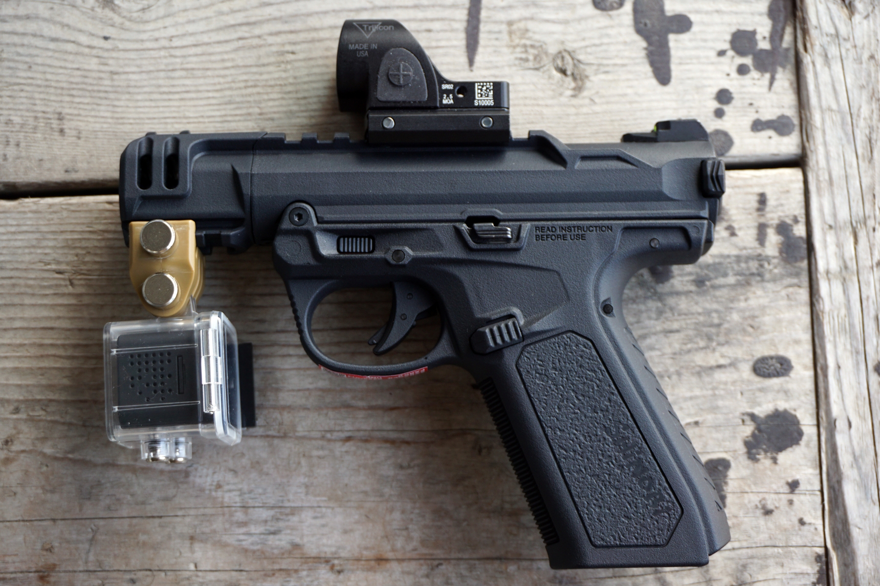 レイルにカメラを付けて撮影も可能