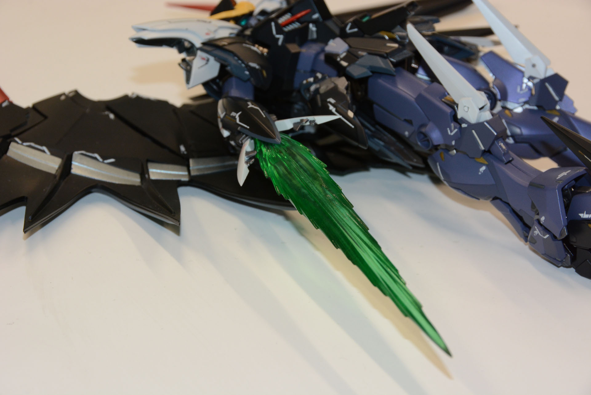 前腕のバスターシールドも変形する