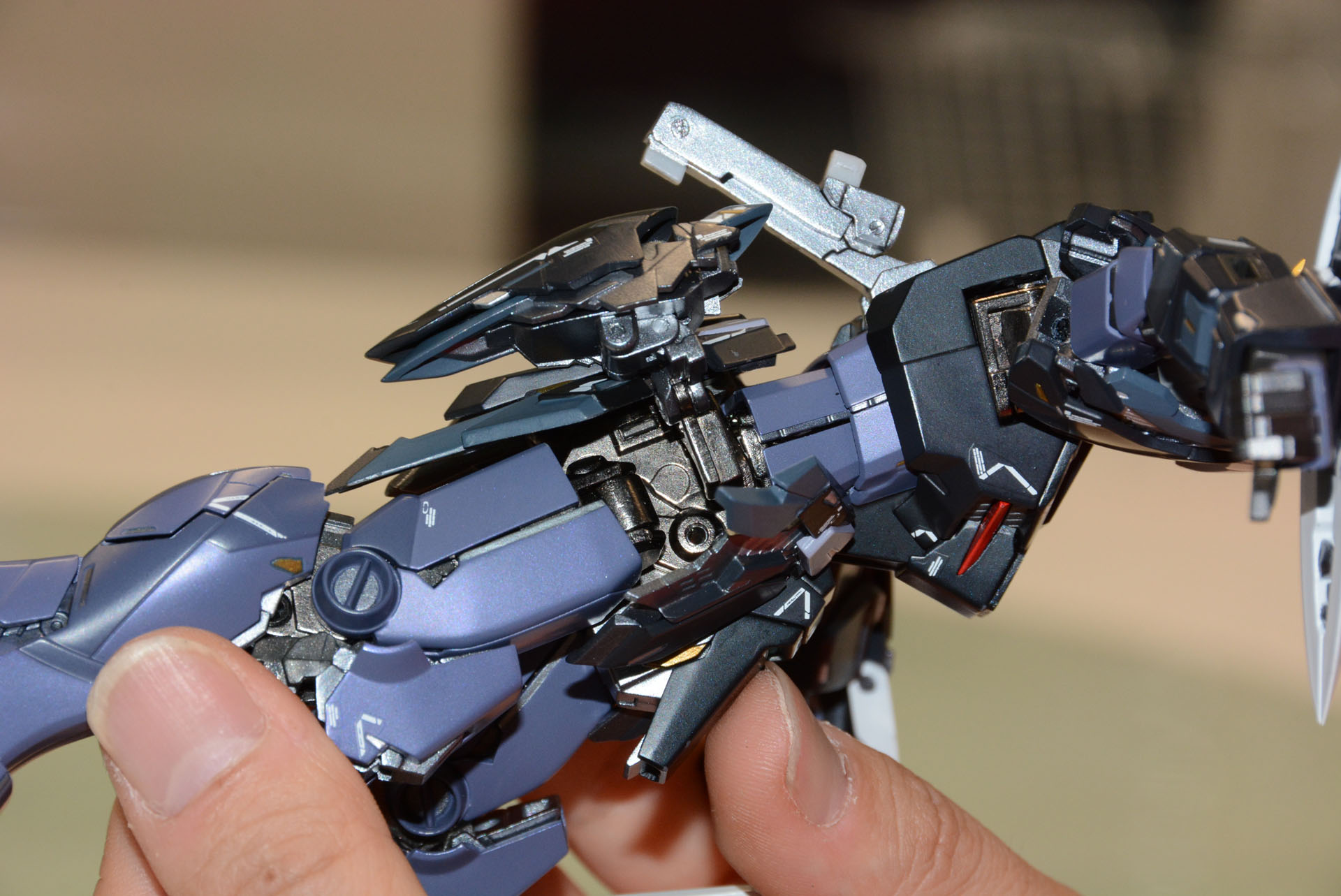 腰アーマーが跳ね上がる