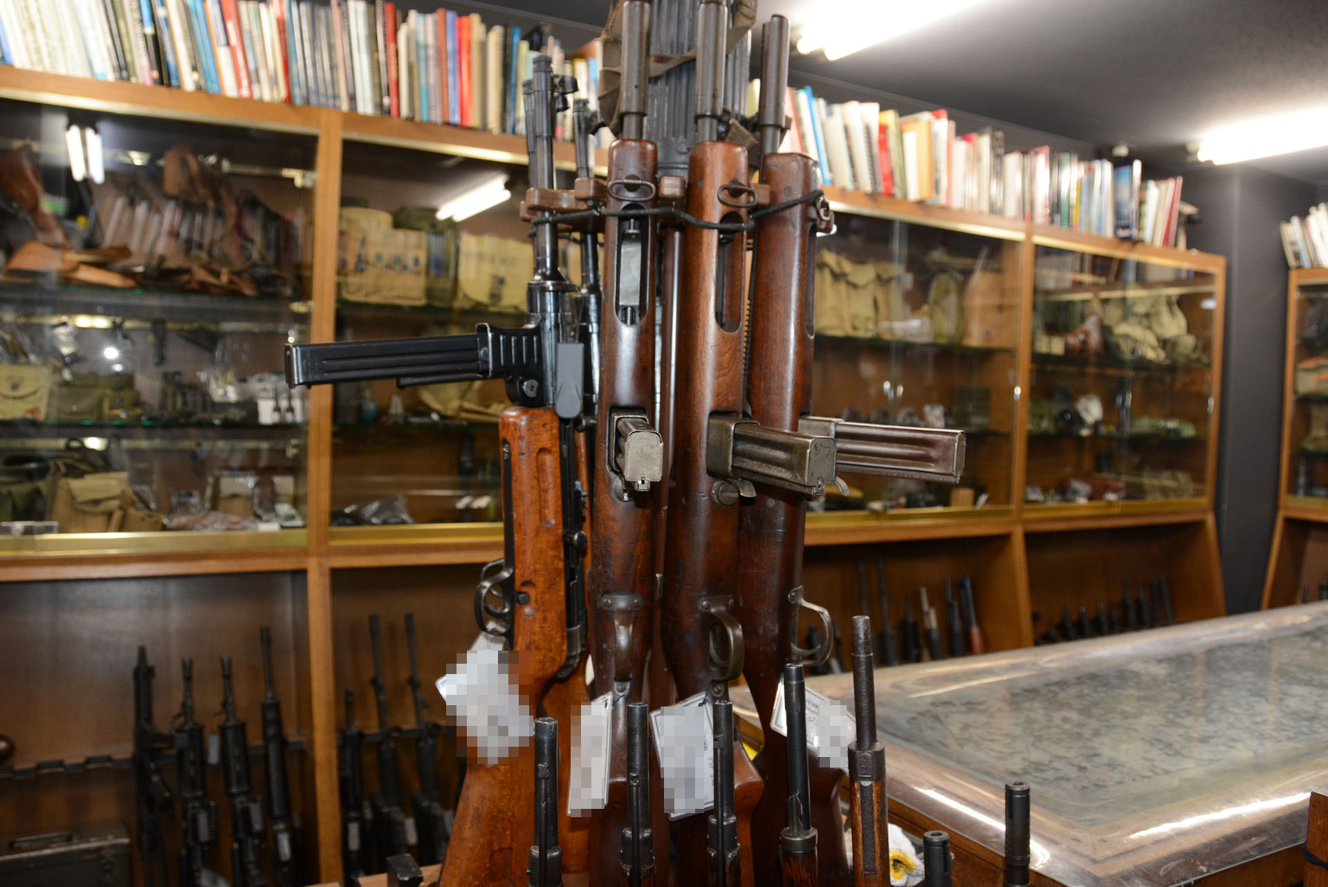 様々なサブマシンガン