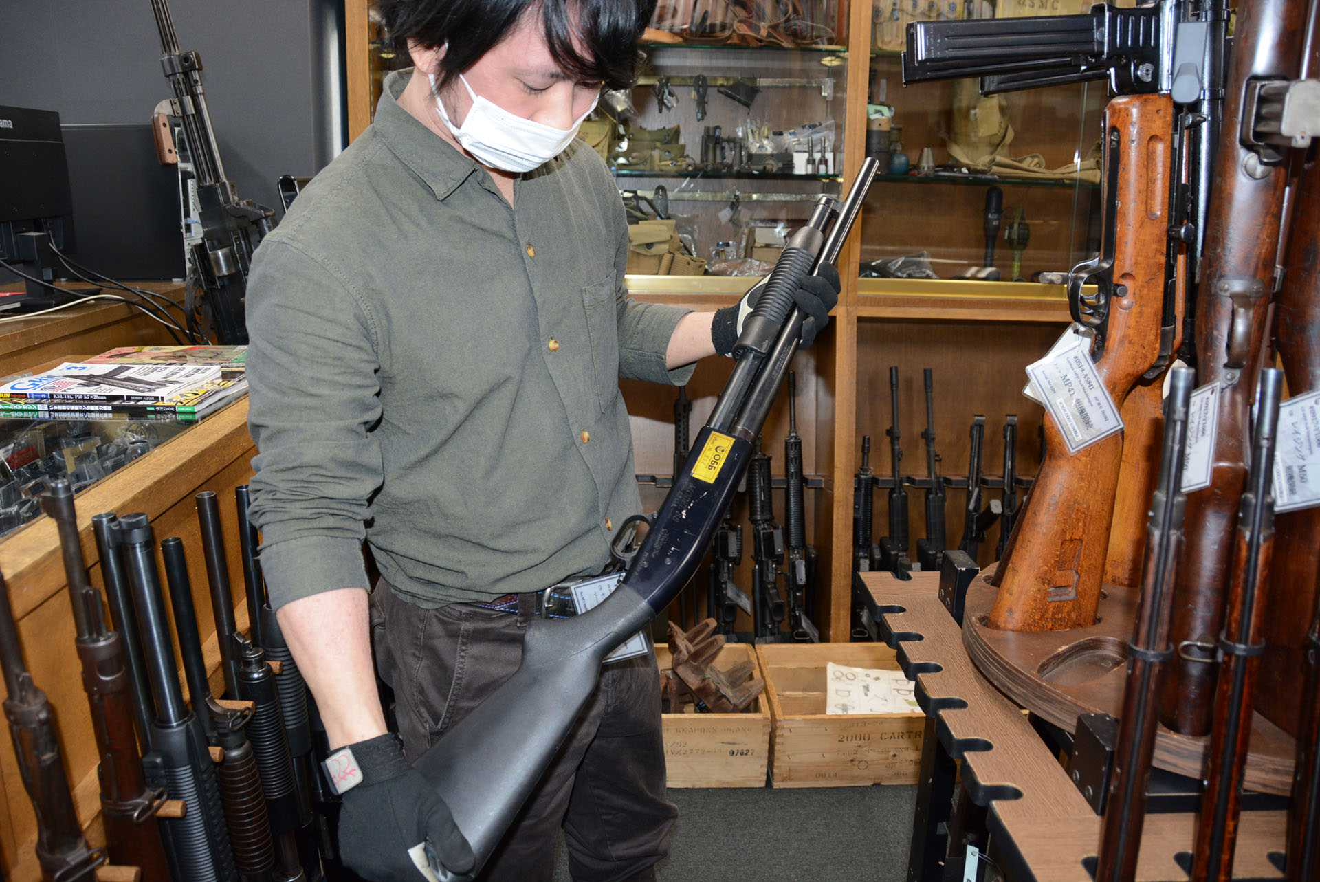 ブルガリアの銀行で警備用として使われていたショットガン。「モスバーグ マーベリック 88 ショットガン(固定ストック)」。値段は132,000円