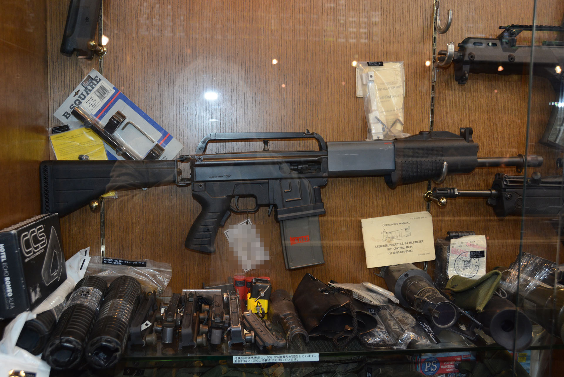 ガラスケースに収められた、かなり状態のいい銃が多い。