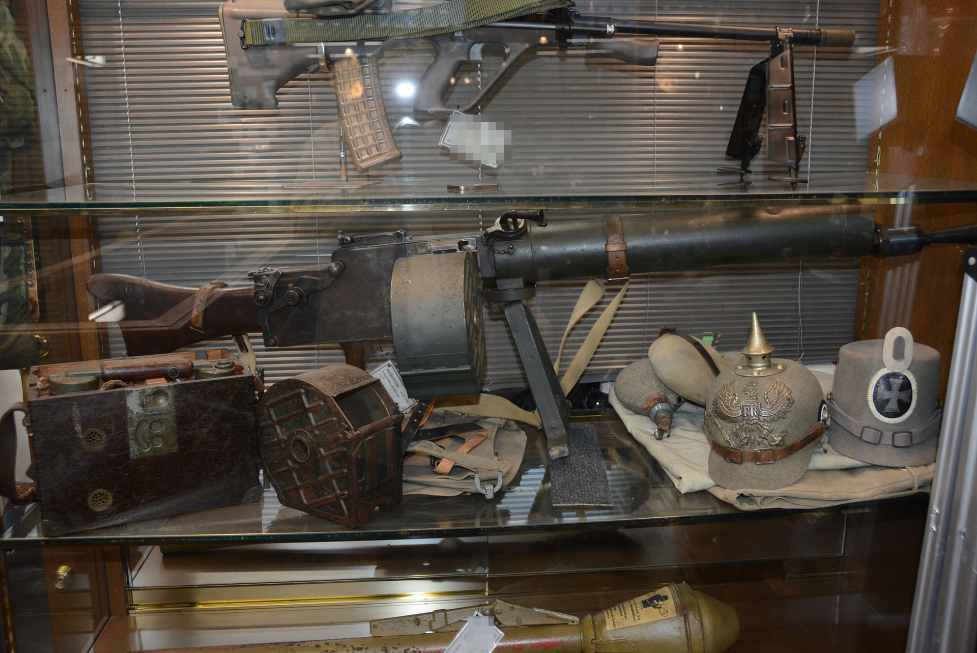 大型の銃器も販売されている