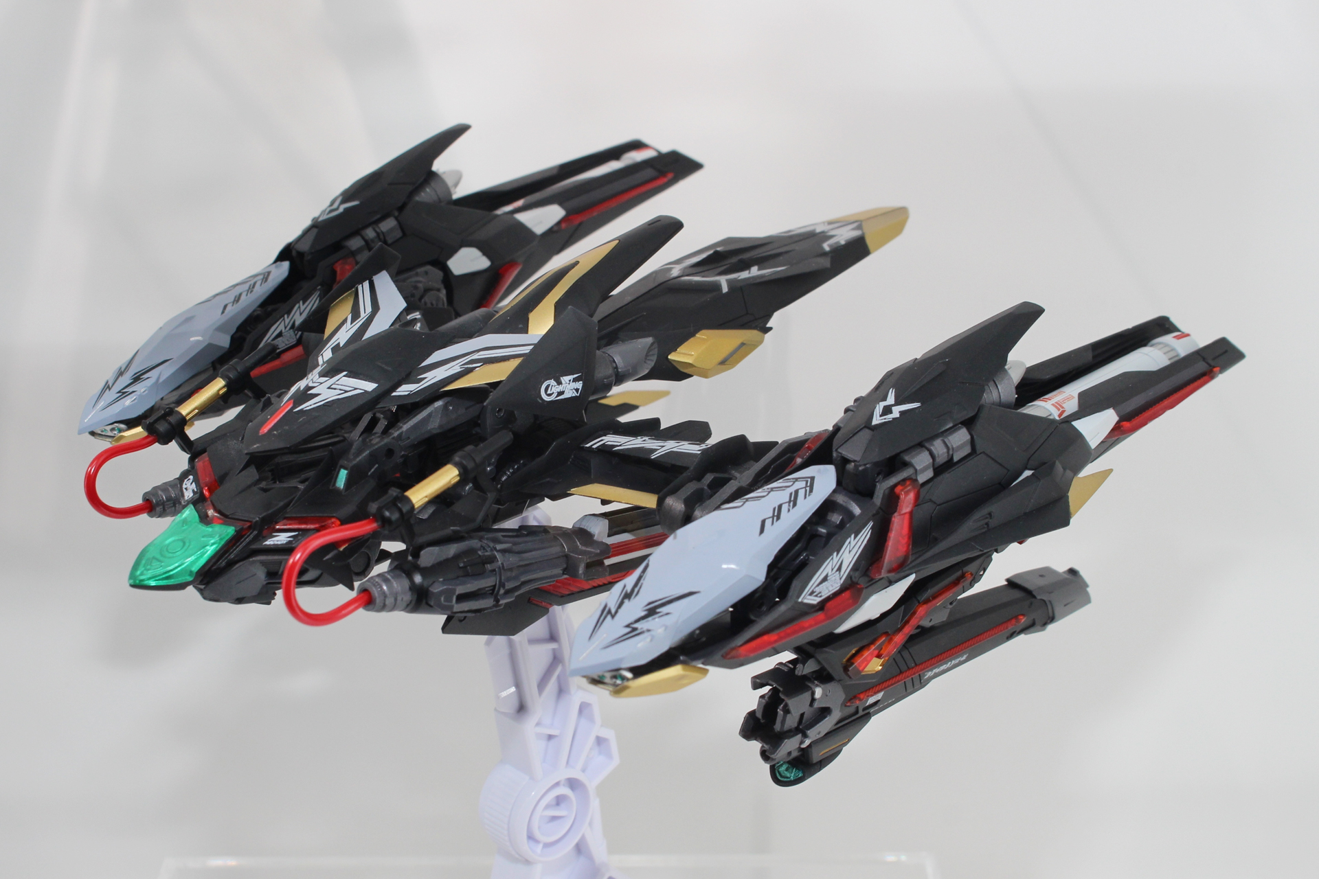 「METAL BUILD ライトニングストライカー（オルタナティブストライク Ver.）」。7月発売予定。価格は14,300円（税込）。プレミアムバンダイ販売商品