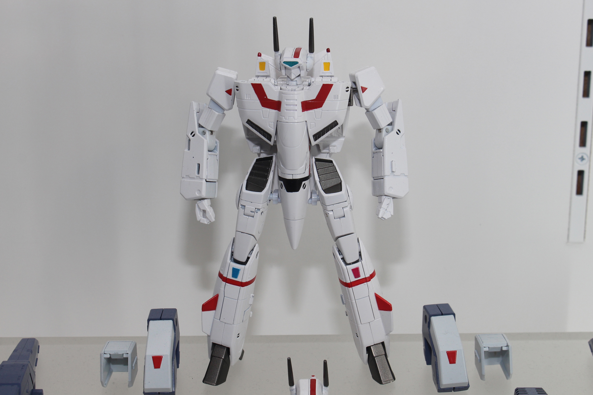 素体となるVF-1J（一条輝機）。設定に合わせた頭部が付属する