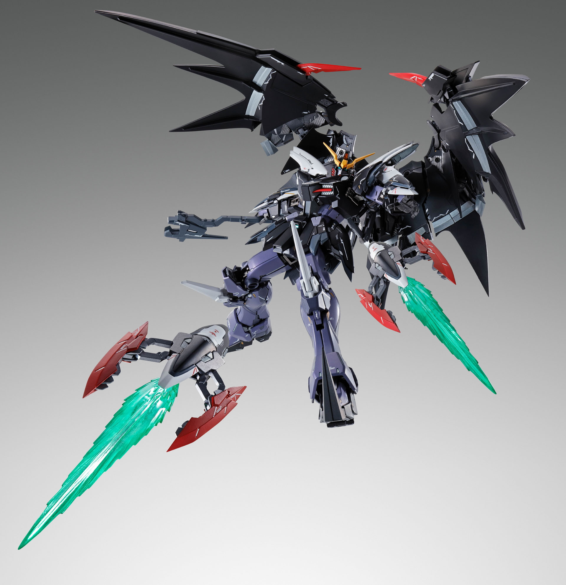 翼のダイナミックな動きがポーズに勢いを与える