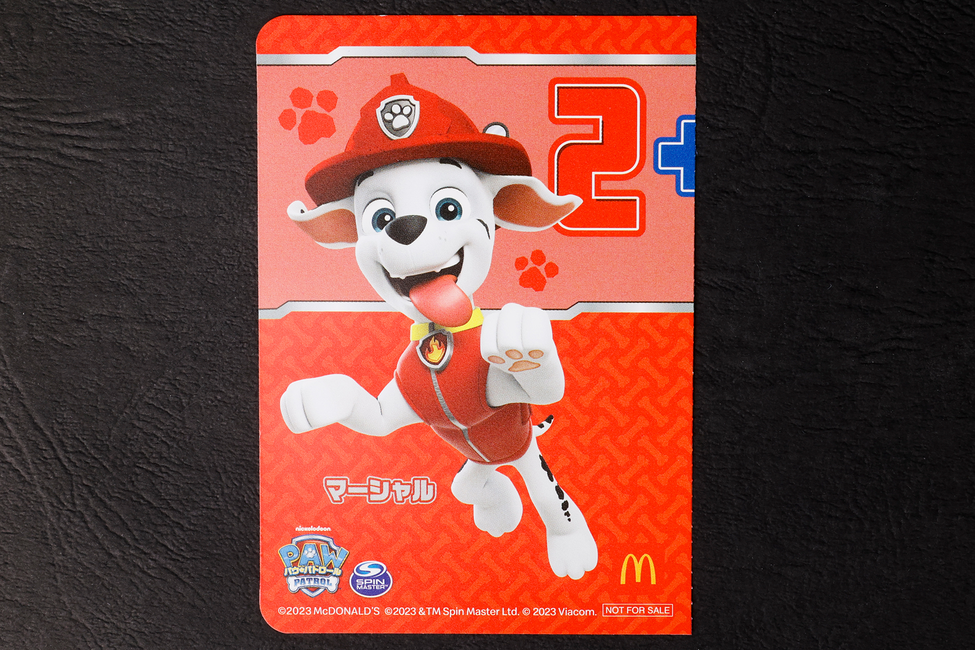 マーシャルのステッカー。赤い舌を出して嬉しいそうにこちらに来ているようだ