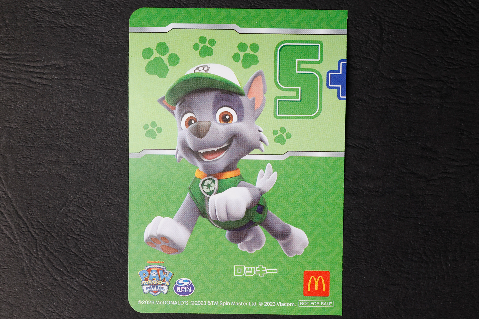 5の数字が書かれたロッキーのステッカー