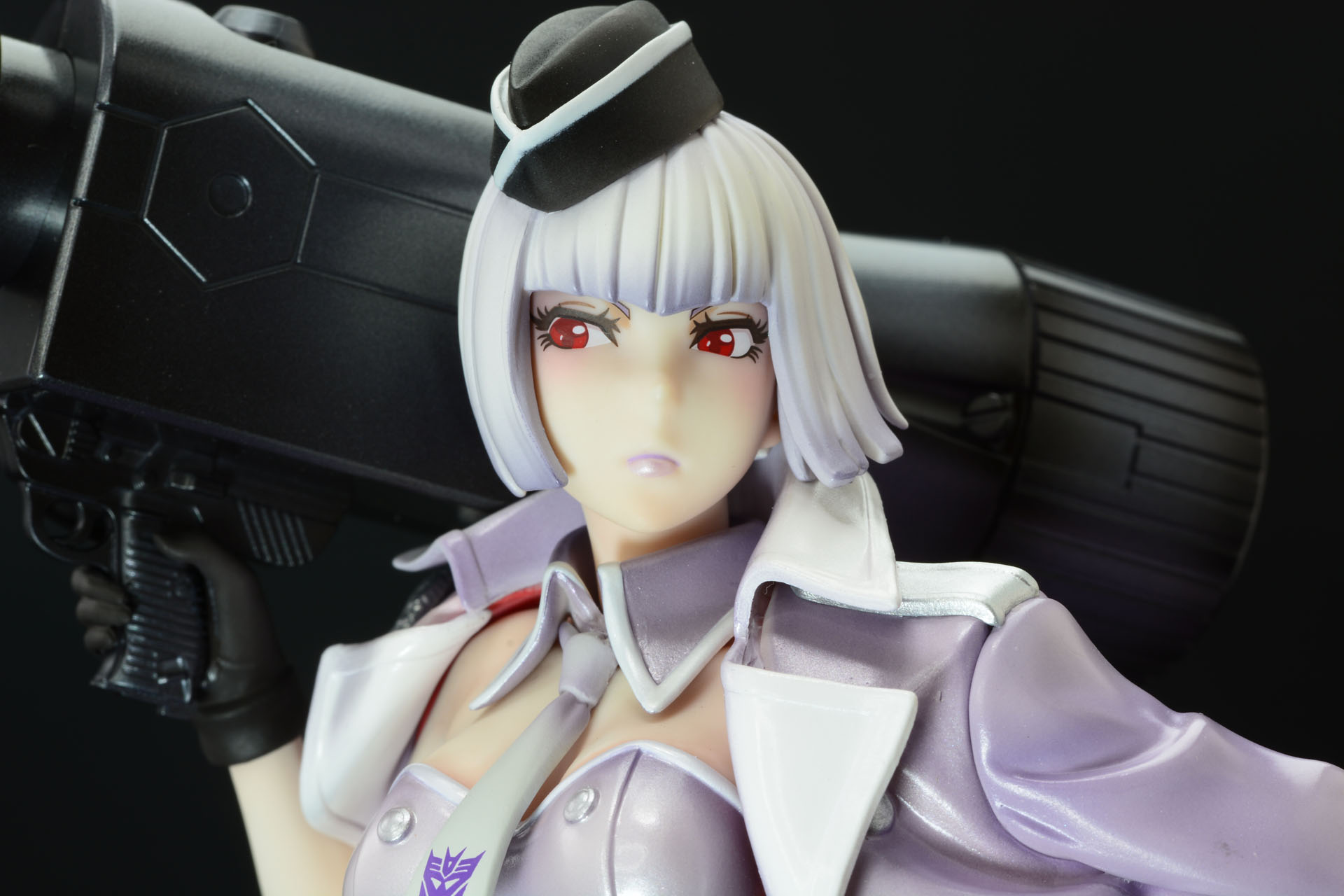 ちょっと傲慢さも感じさせるツンとした表情、かわいらしさと、威圧感のある雰囲気がいい