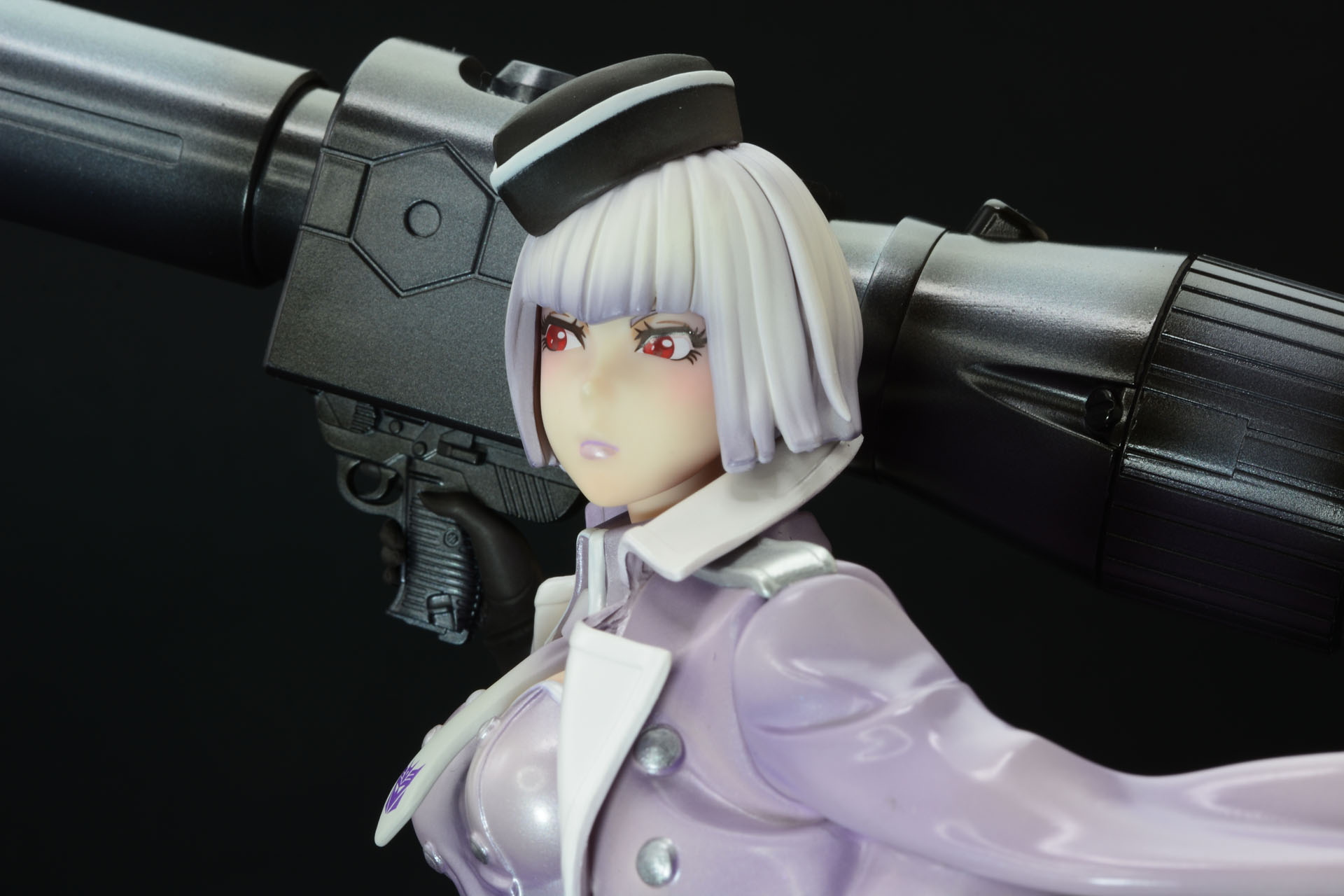 ちょっと傲慢さも感じさせるツンとした表情、かわいらしさと、威圧感のある雰囲気がいい