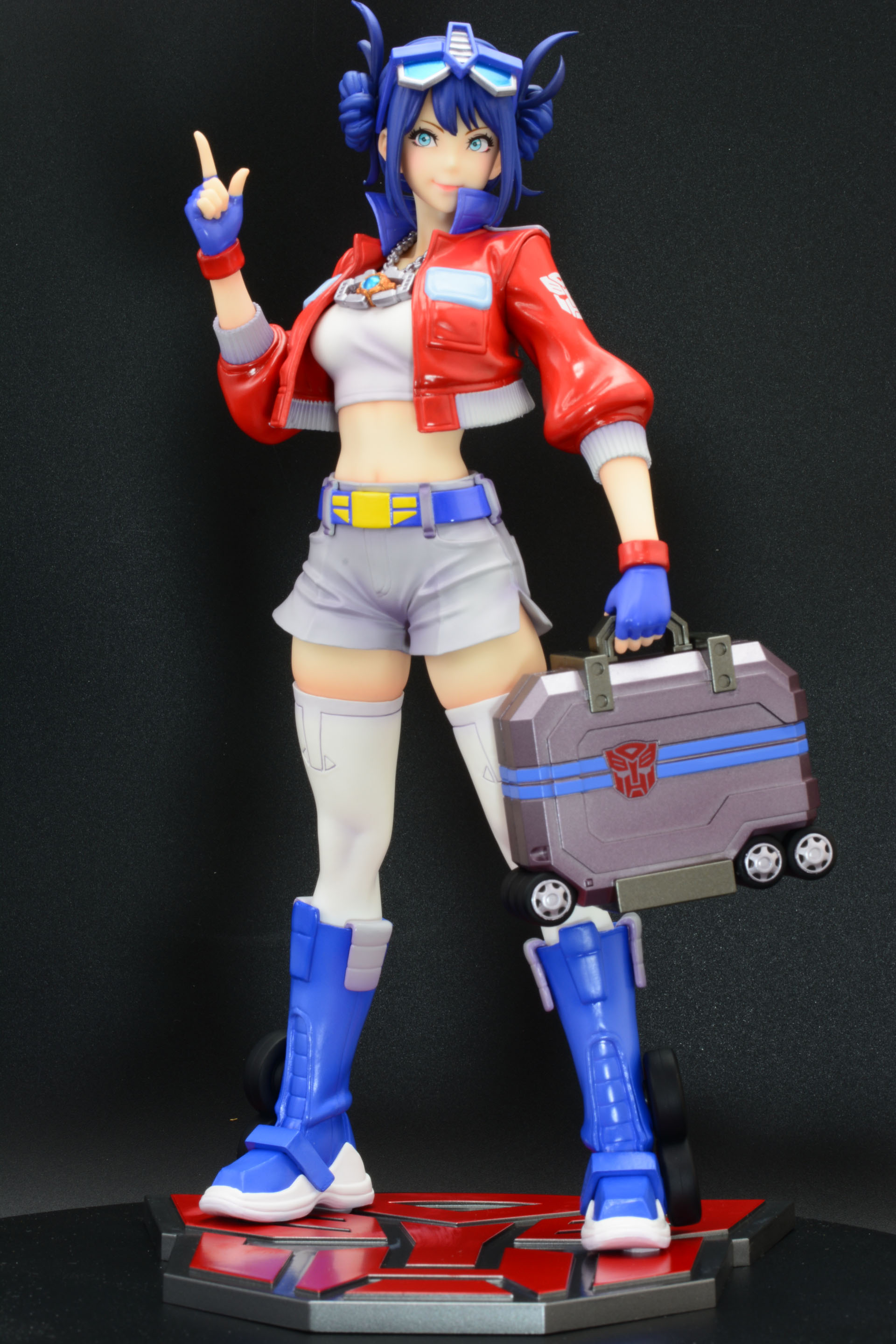 「TRANSFORMERS美少女 コンボイ」は1月発売、価格は17,600円