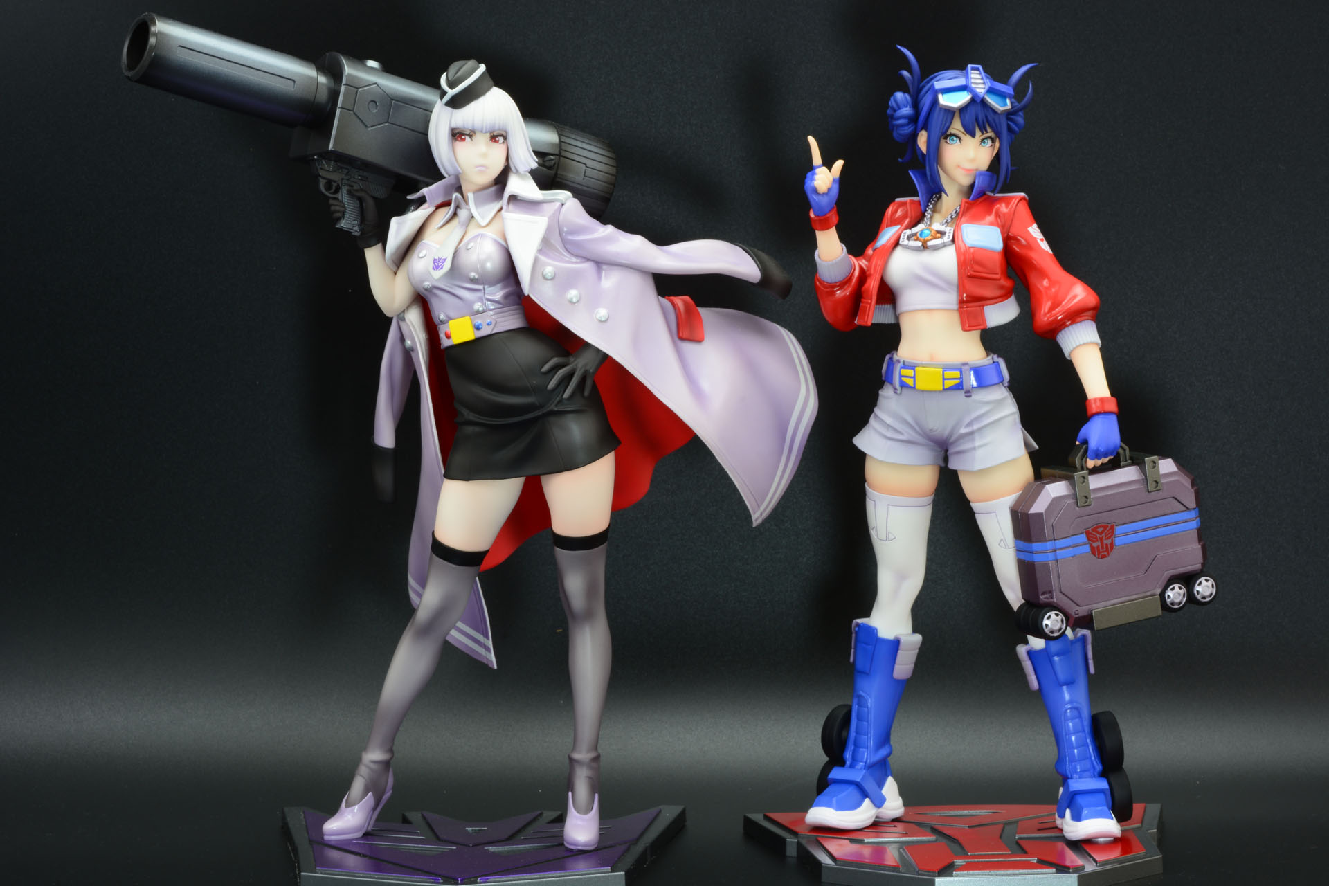 2体のフィギュアがあれば、並べずにはいられない。メガトロンとコンボイをどうカメラに収めるか、色々工夫してしまう。絵から様々なストーリーが思い浮かぶ