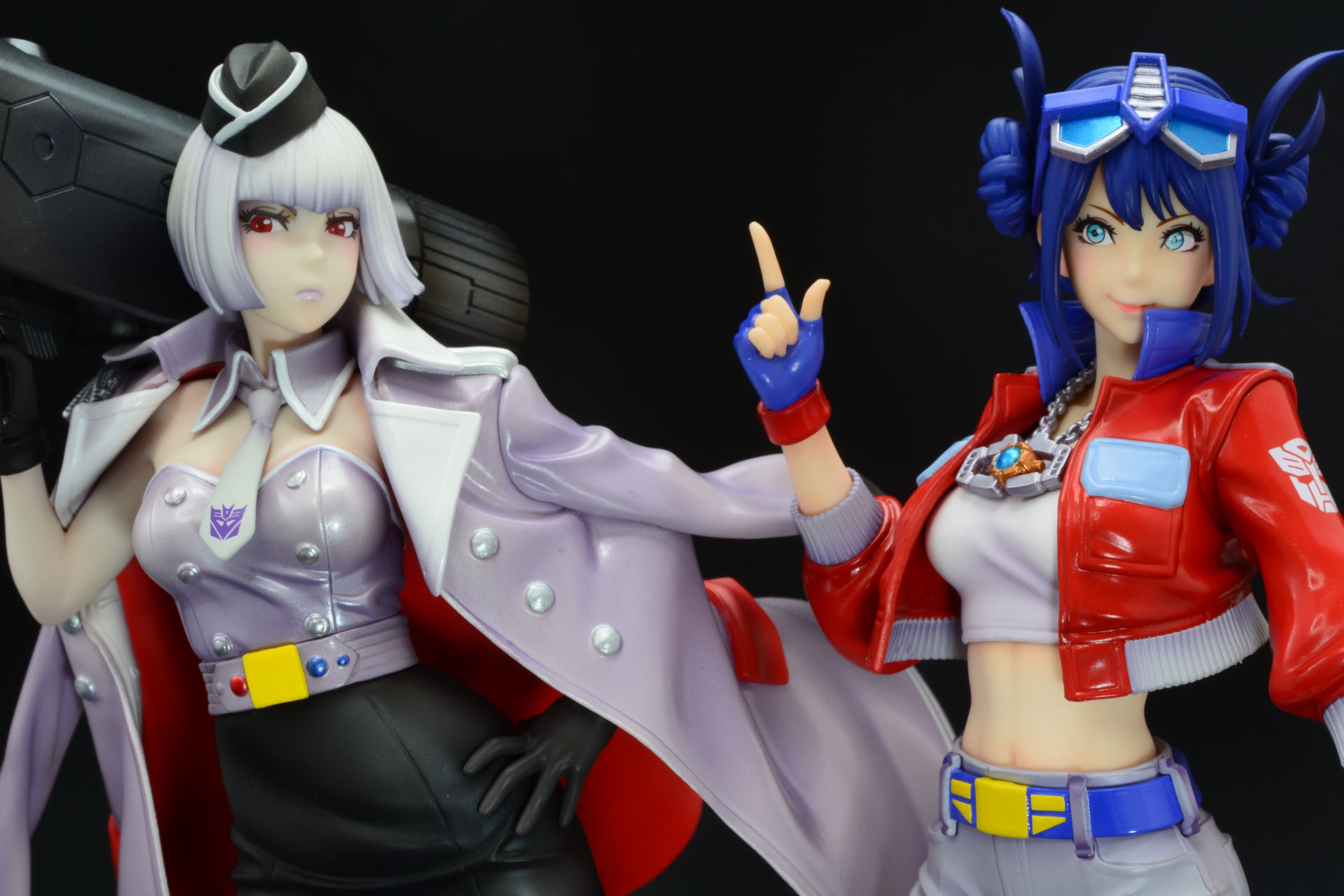 2体のフィギュアがあれば、並べずにはいられない。メガトロンとコンボイをどうカメラに収めるか、色々工夫してしまう。絵から様々なストーリーが思い浮かぶ