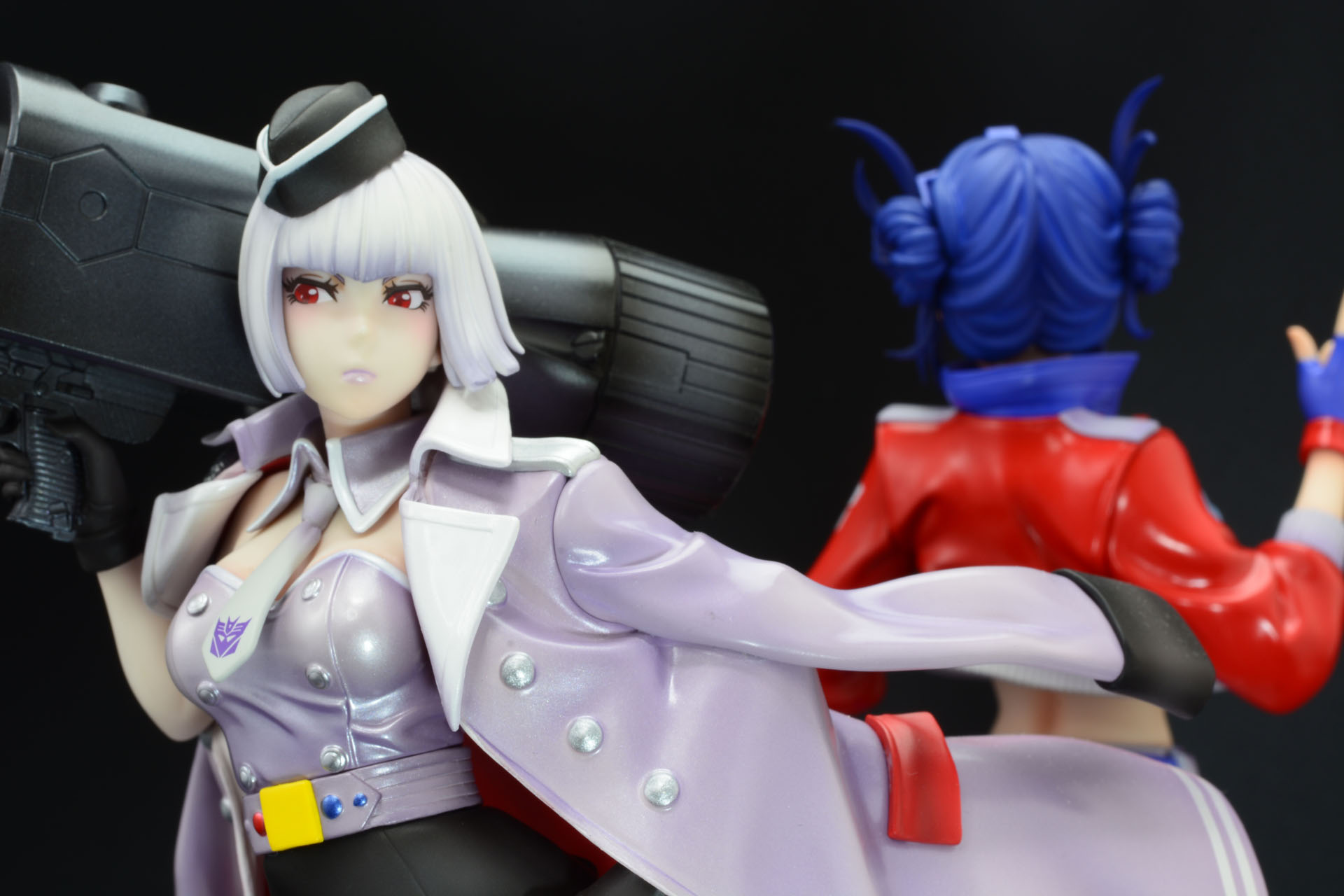 2体のフィギュアがあれば、並べずにはいられない。メガトロンとコンボイをどうカメラに収めるか、色々工夫してしまう。絵から様々なストーリーが思い浮かぶ