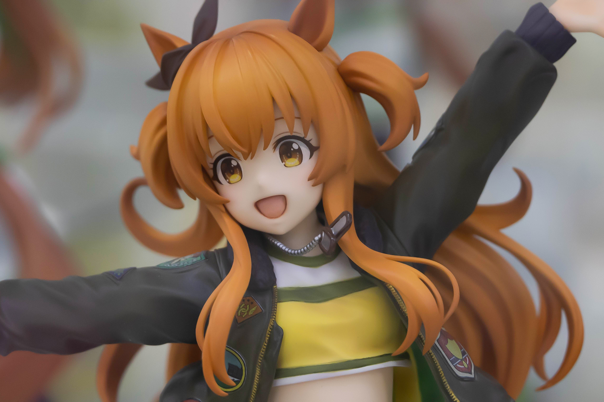 大きく口を開けて笑顔を見せている、マヤノトップガン