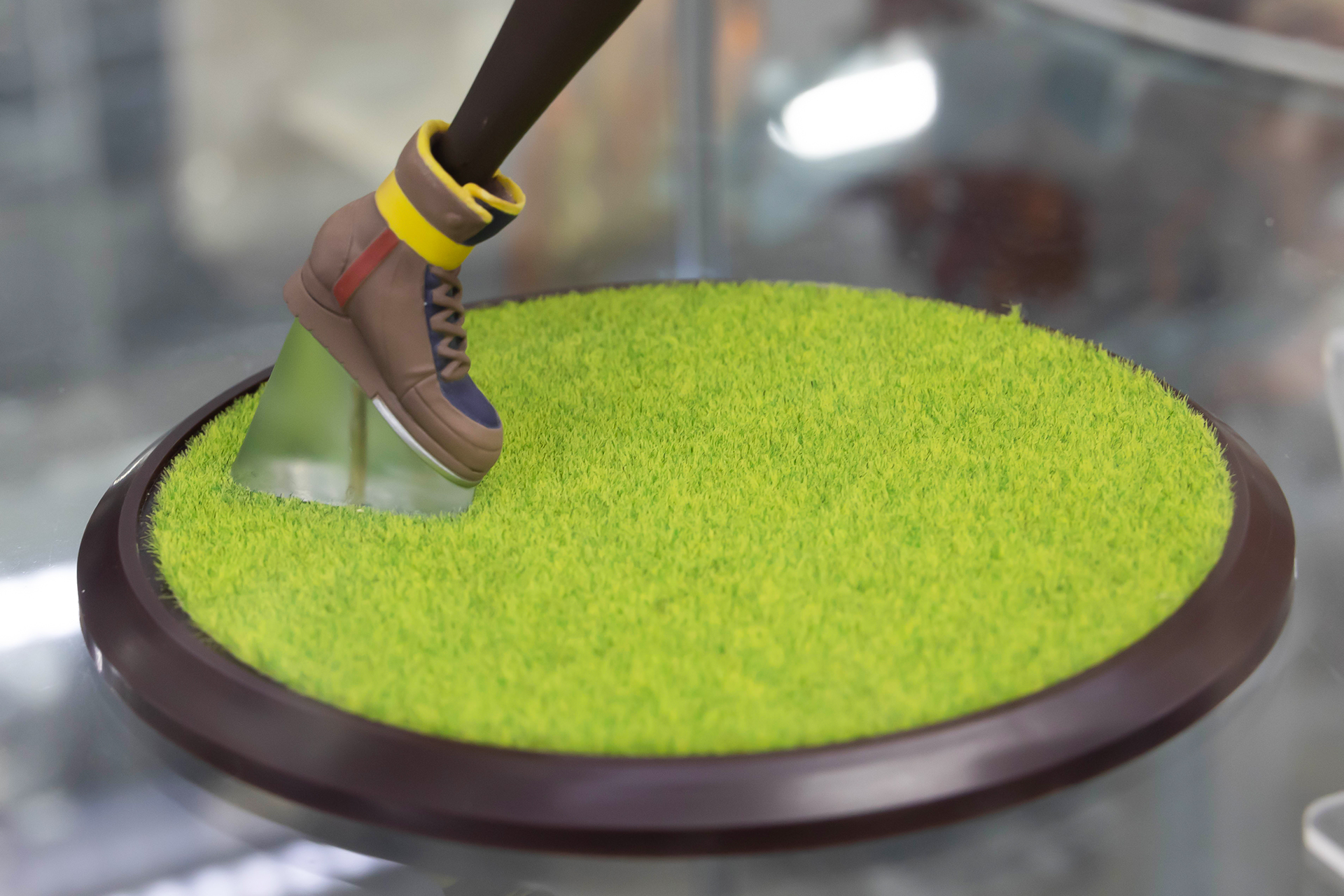 台座部分は、青々と茂った芝をイメージ