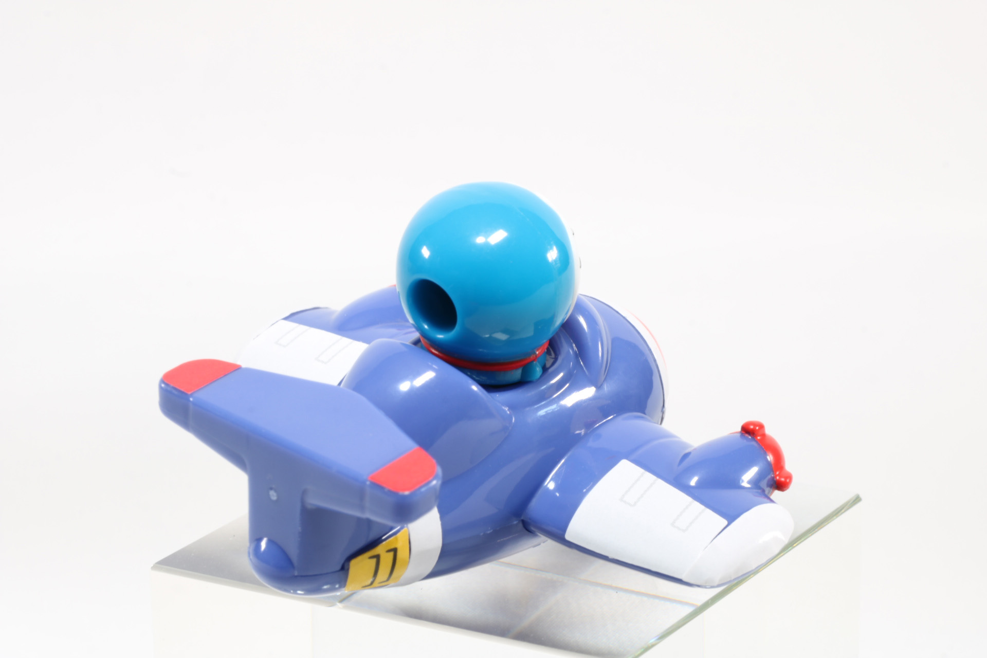 パラダピアに飛行機を乗せると絶妙なバランスでセットすることができる